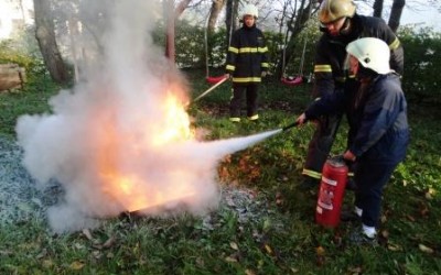 ZAČETNI POŽAR BI ZNALI POGASITI SAMI